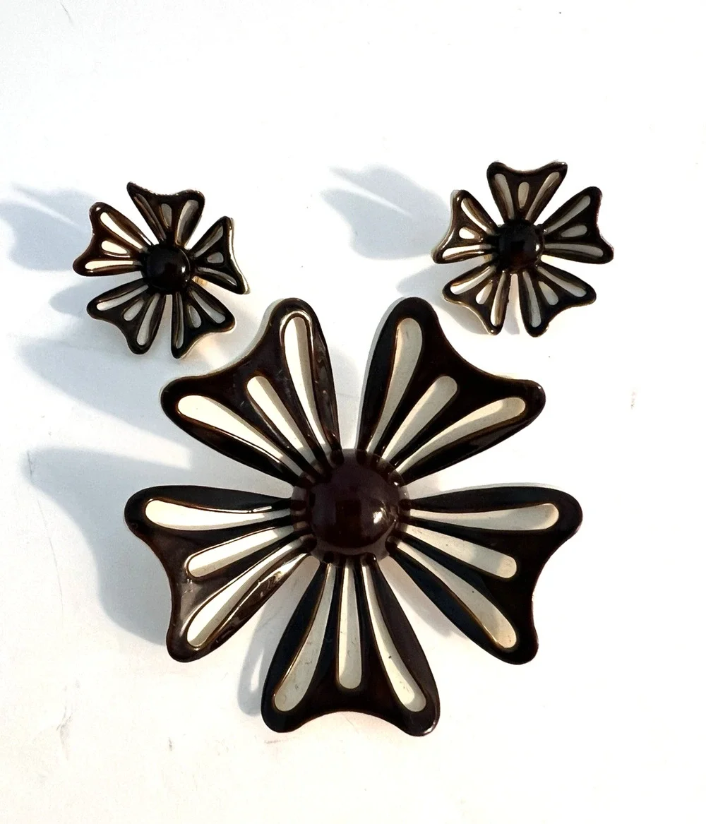 Black White & Gold Enamel Flower Brooch Pin & Clip-On Earrings Jewelry Set VTG